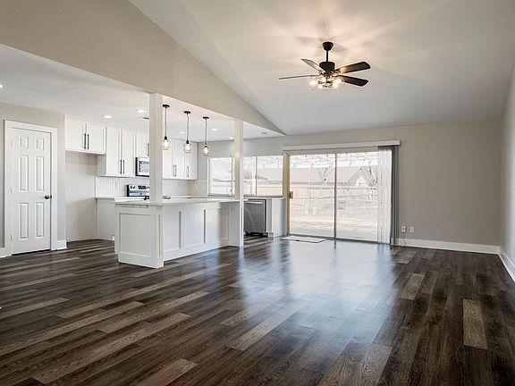 2nd image of 434 Oak Ridge Pl