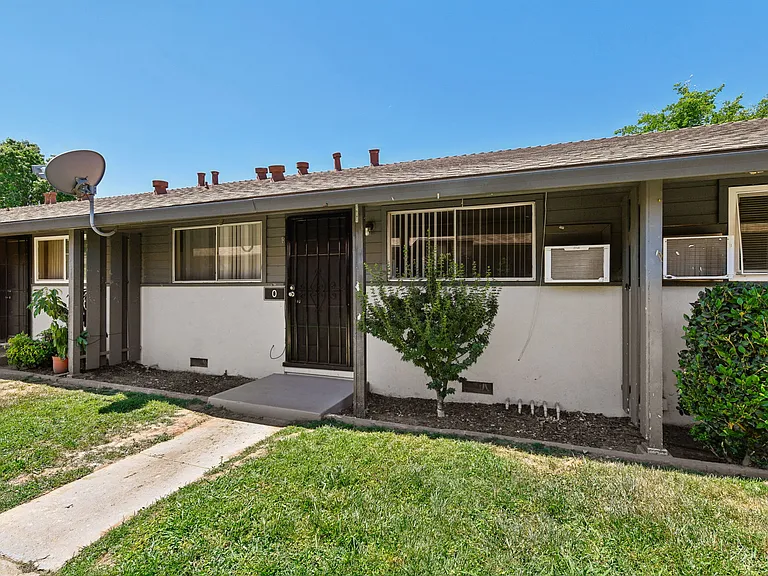 ROCKINGHAM APARTMENTS — Photo 46