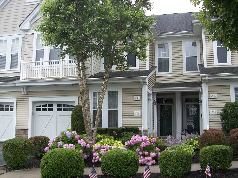 1st image of 204 Symphony Dr