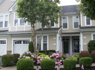 204 Symphony Dr, Lake Grove, NY 11755
