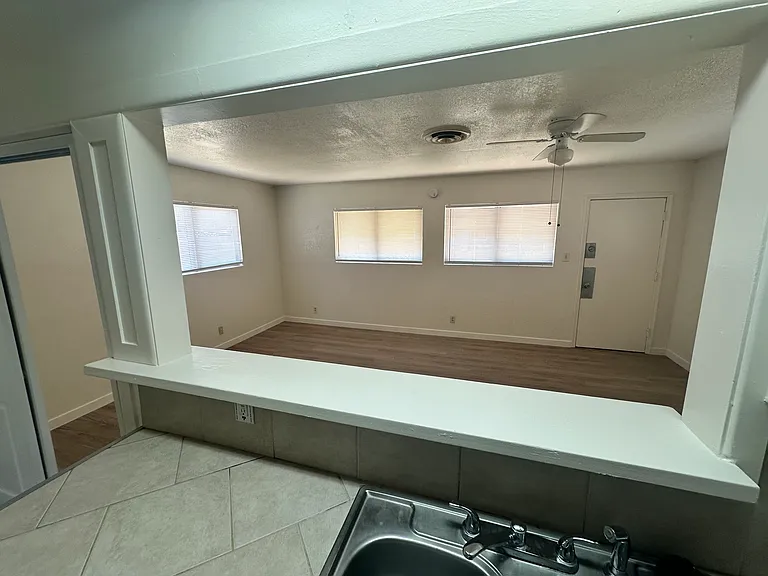 941 Leslie Dr — Photo 10