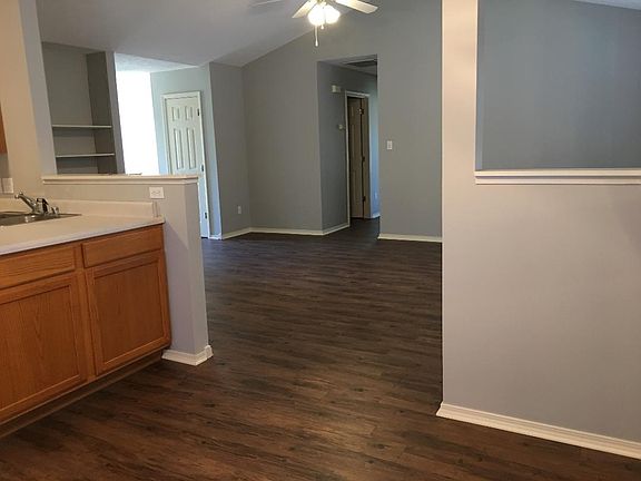 4th image of 2500 Heartland Greens Point