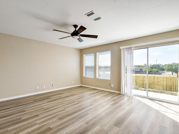 3rd image of 415 Mallow Grv