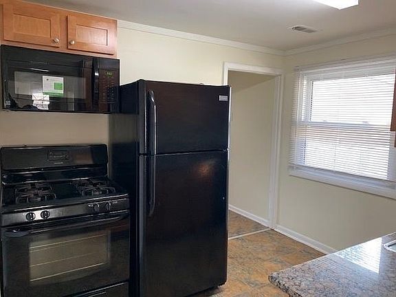 5th image of 5100 W 101st St