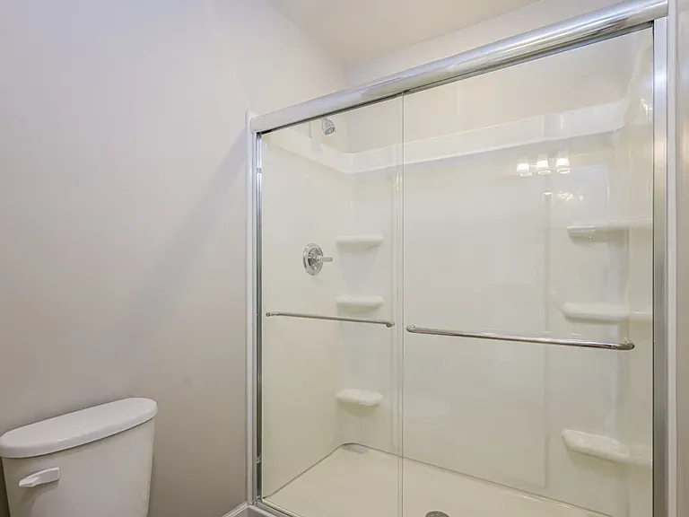 33 N Riverside Dr — Photo 4