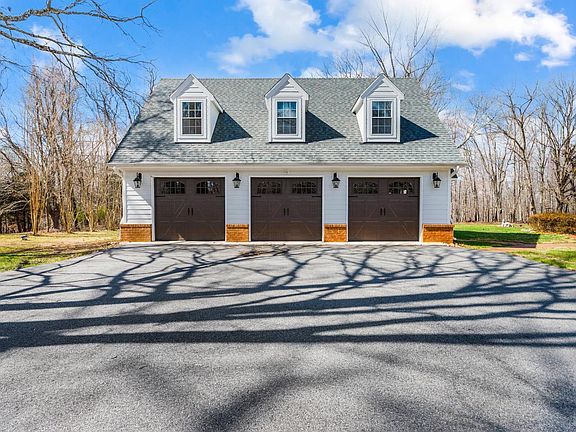 3rd image of 1765 Winesap Rd