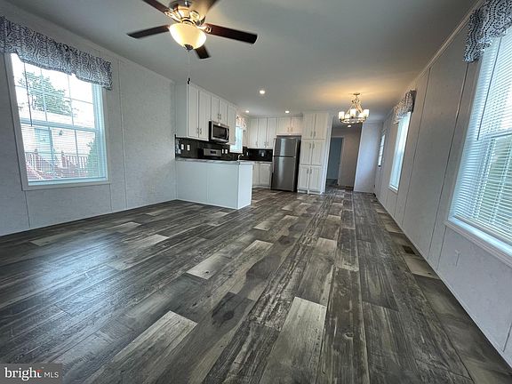 5th image of 45 Pennington Dr