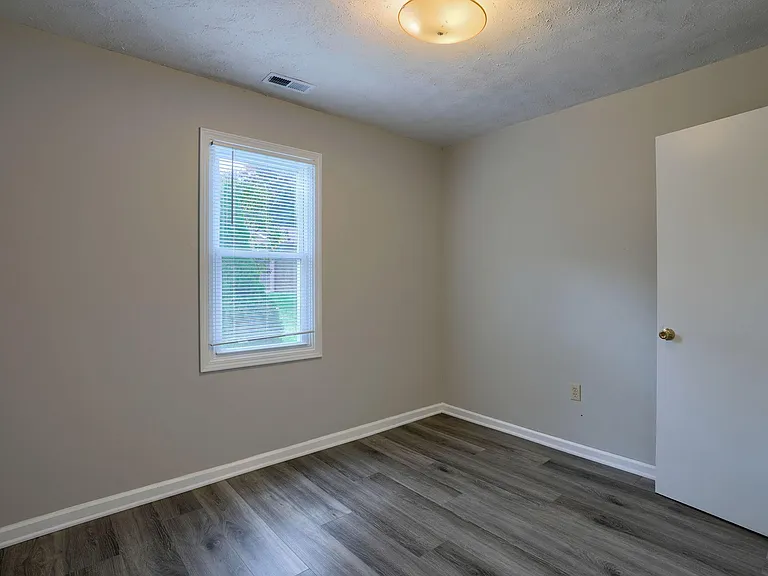 273 Shanahan Rd — Photo 39