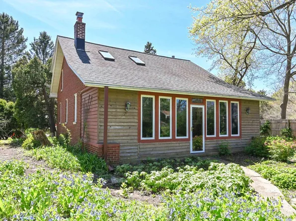 900 West Riverview DRIVE, Glendale, WI 53209