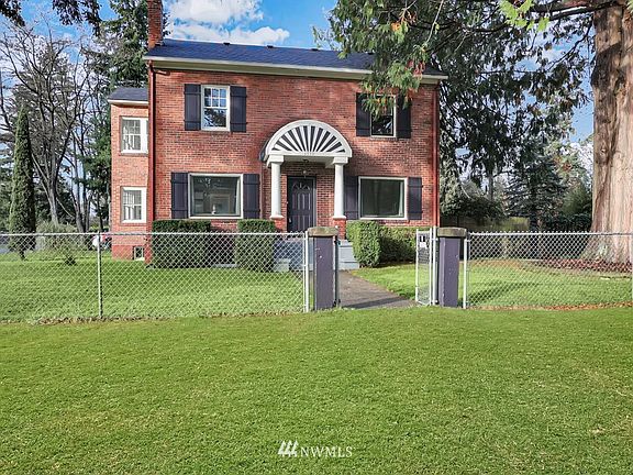3rd image of 6930 52nd Ave W