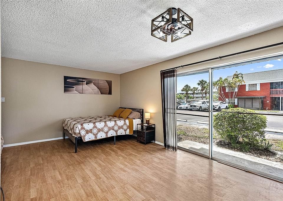 Williamsburg Condominiums 1055 82nd Ter N Saint Petersburg, FL