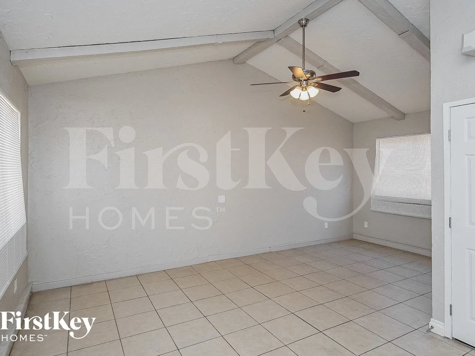 3 bed, 2.0 bath, 1718 sqft, $2,180 — Photo 3