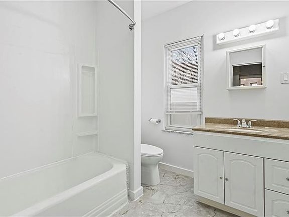 2nd image of 3277 Tuxedo St