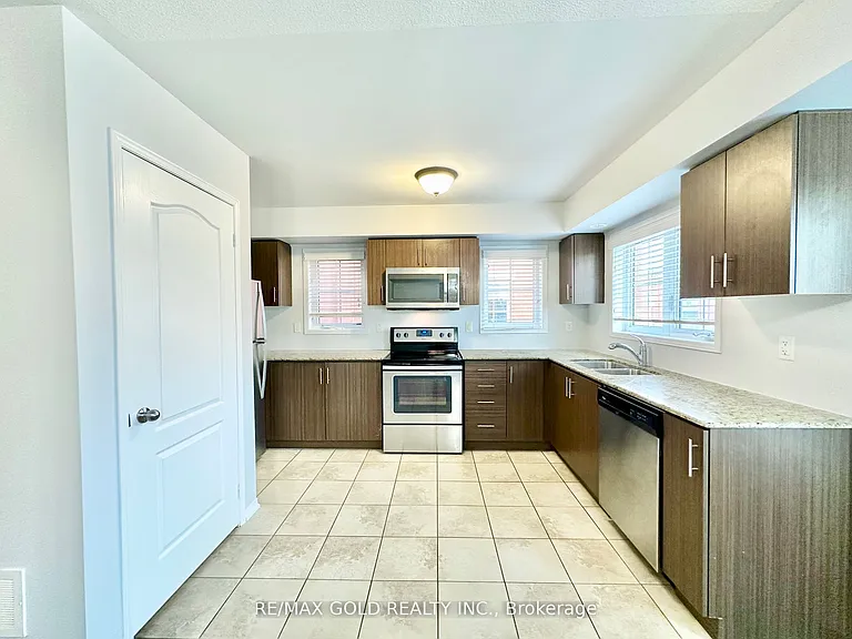 2476 Post Rd #11 — Photo 8