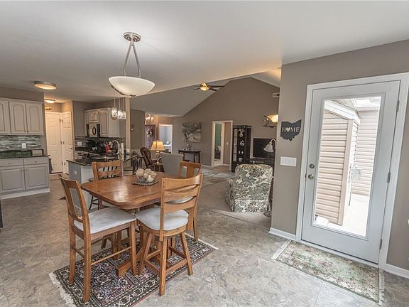 4th image of 9233 Woodland Blue Cir