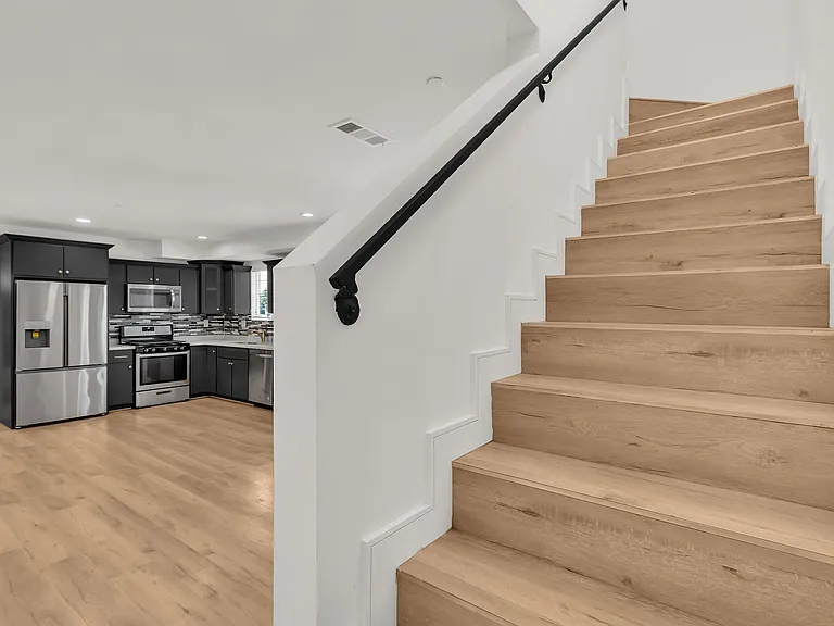 1846 S Curson Ave — Photo 16