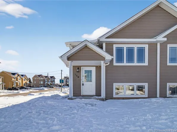 140 Houlahan St, Dieppe, NB E1A 4X6
