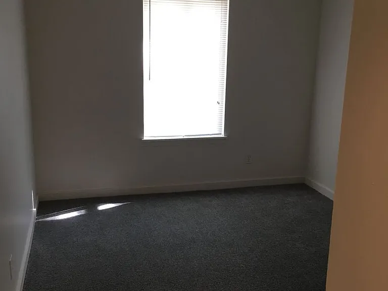 1902 Karen Ct — Photo 30
