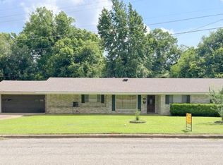 302 Cordell Dr, Crockett, TX 75835