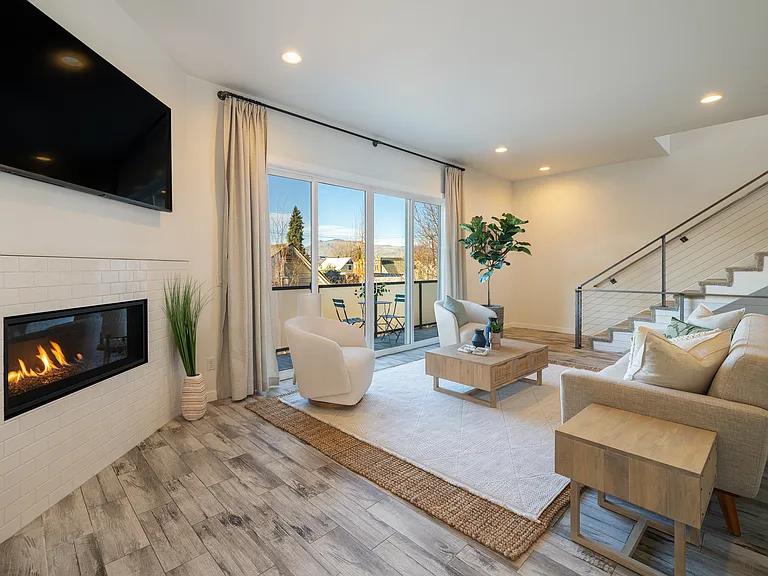 823 Orondo Ave #B — Photo 9