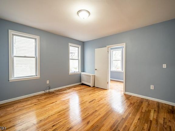 3rd image of 423 Beardsley Ave Floor 11