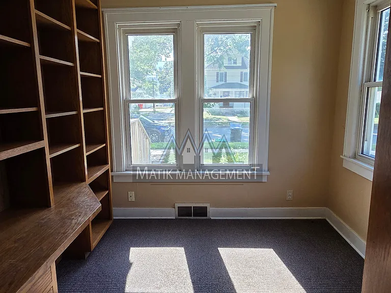 16 9th Ave NE #1 — Photo 9