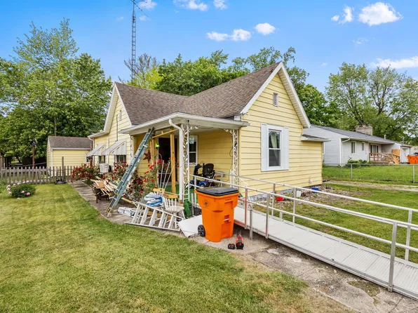 304 N Davis St, Wolcott, IN 47995