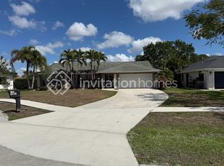 1961 Primrose Ln, Wellington, FL 33414