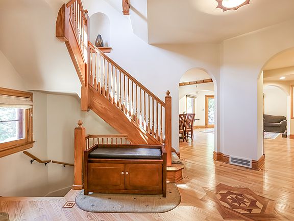 3rd image of 1219 Columbian Ave