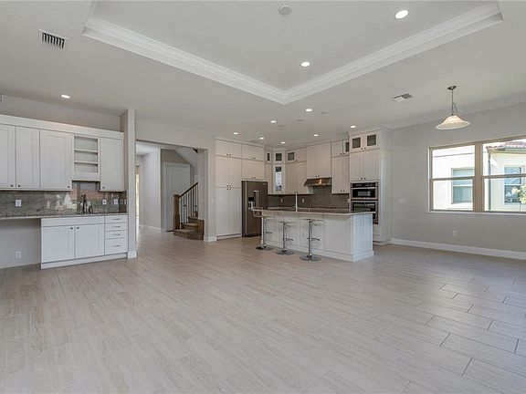 3rd image of 10811 Royal Cypress Way