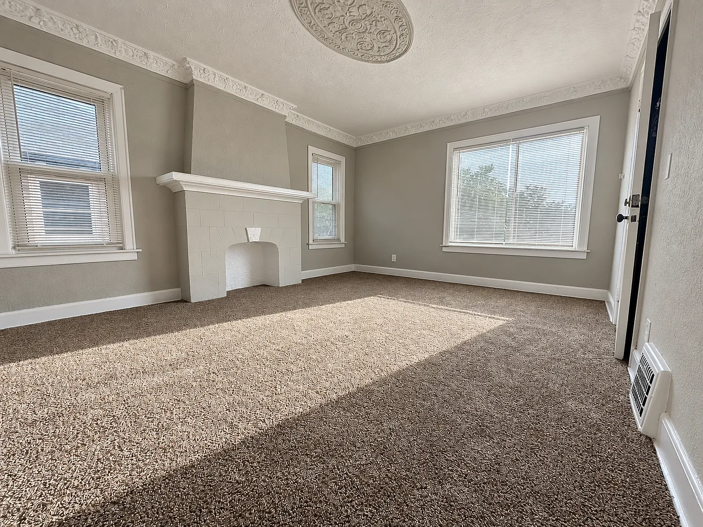 2 bed, 1050 sqft, $1,150 — Photo 2