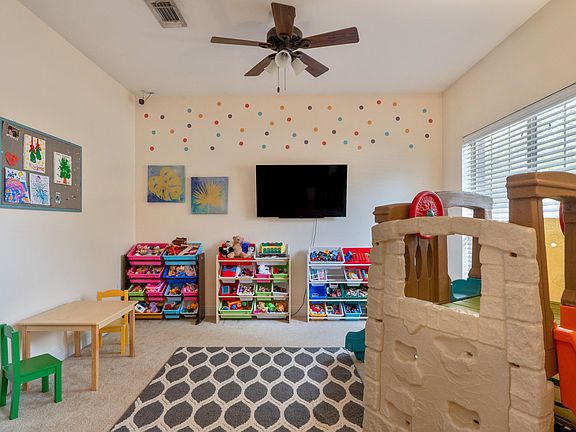 4th image of 104 Crab Apple Ave
