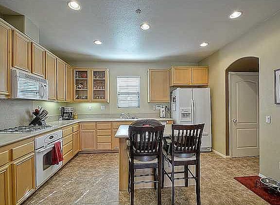 3rd image of 354 Plateau Ave