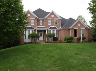 2300 Meadow Vue Dr, Coraopolis, PA 15108