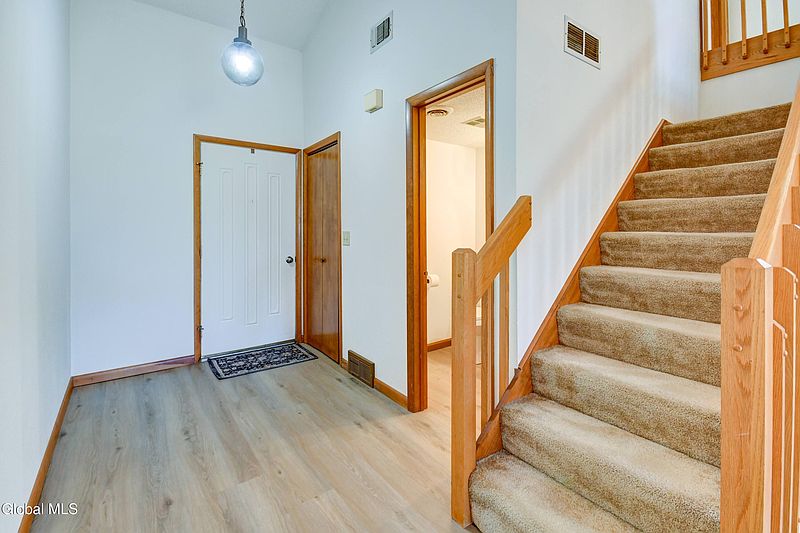 4th image of 61 Surrey Hill Drive