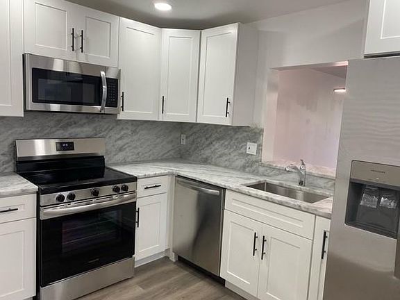 3rd image of 2820 Somerset Drive #4140