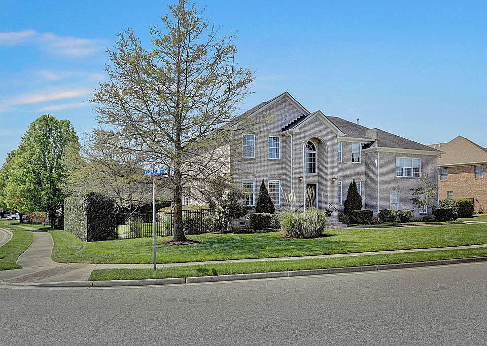 1st image of 520 Vespasian Cir