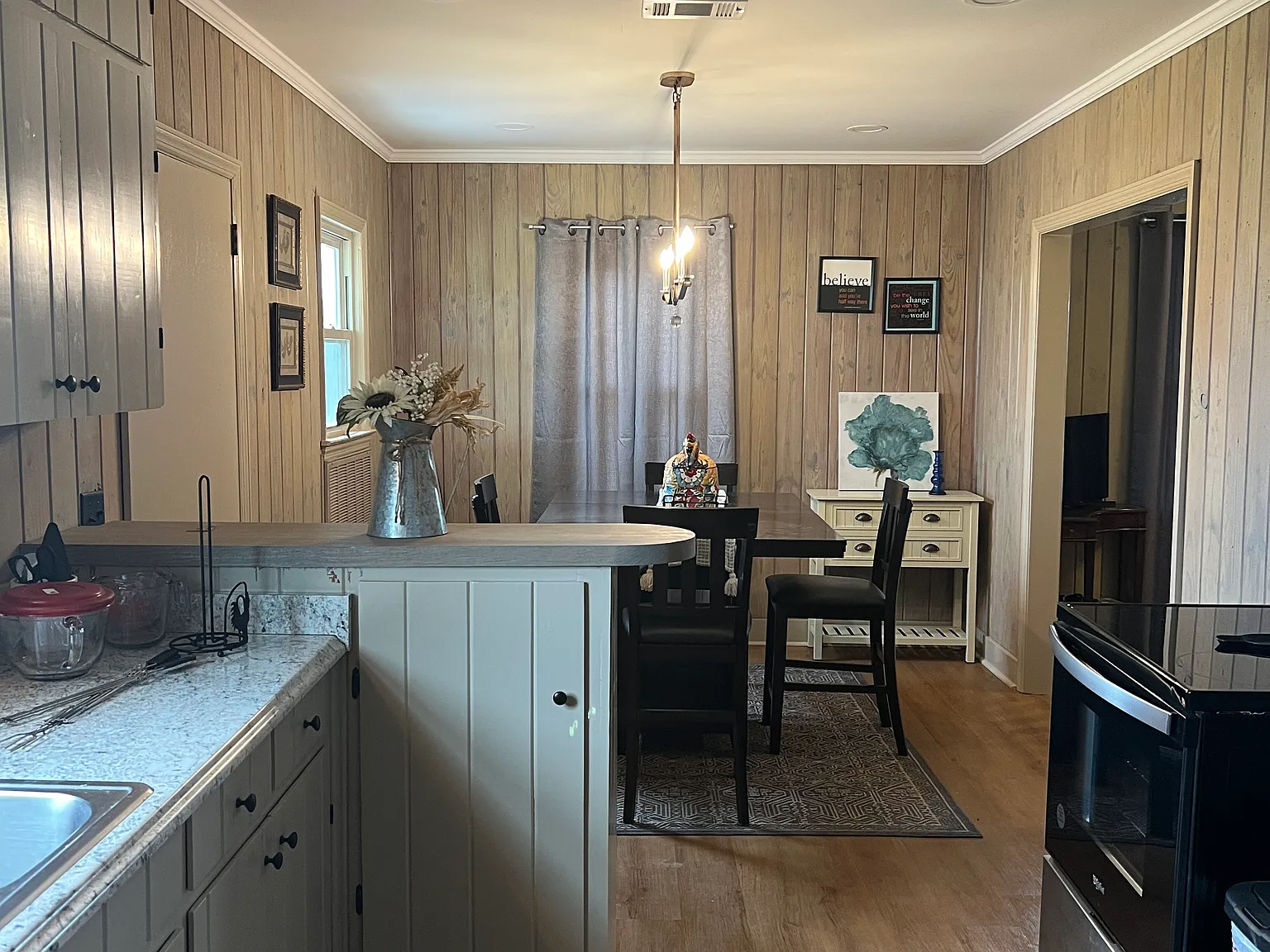 3 bed, 1100 sqft, $2,200 — Photo 4