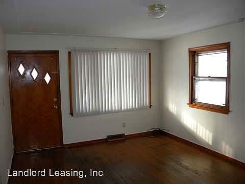 2nd image of 2935 Caroline Ave