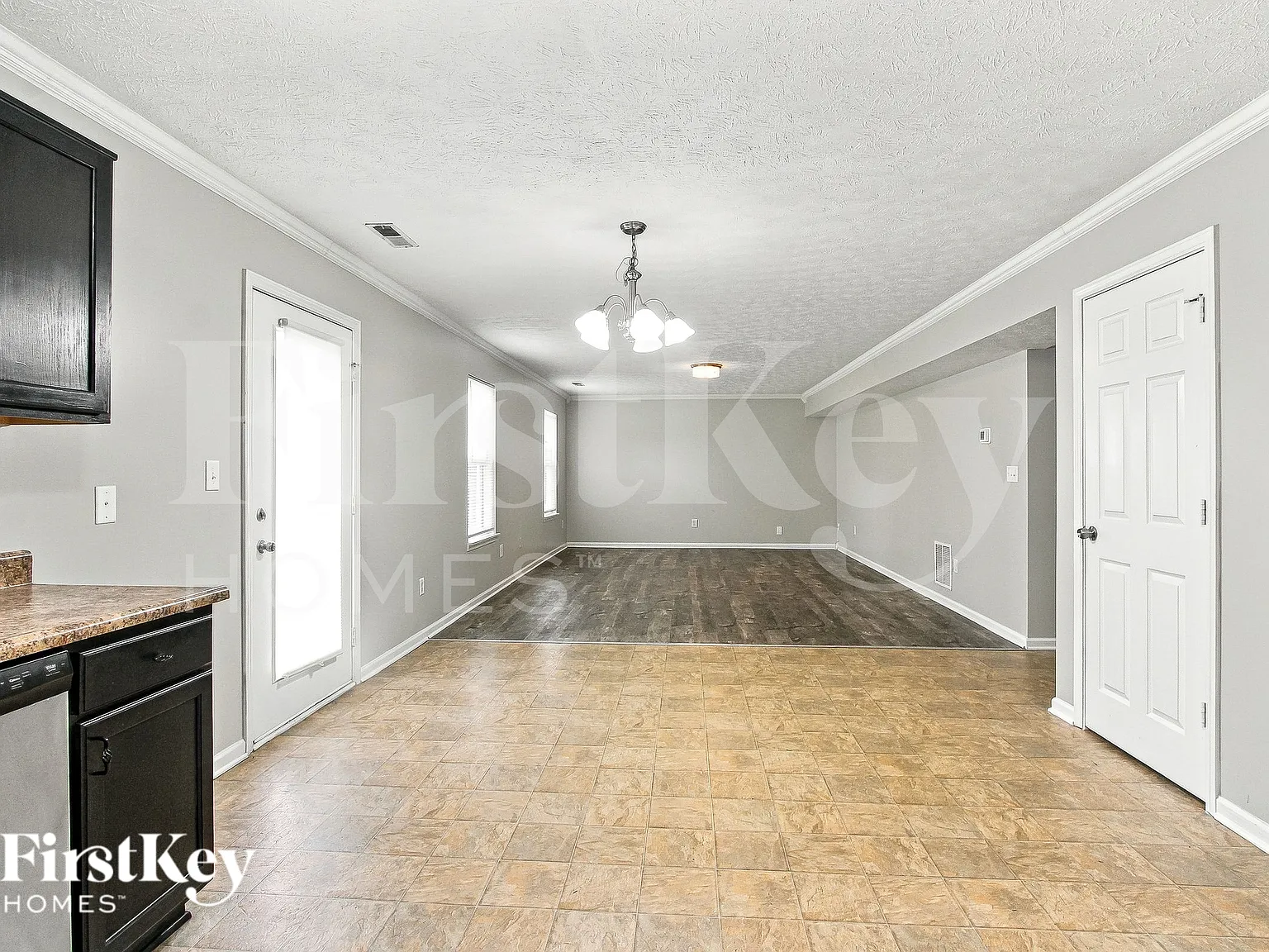 4 bed, 2.5 bath, 2300 sqft, $2,325 — Photo 4