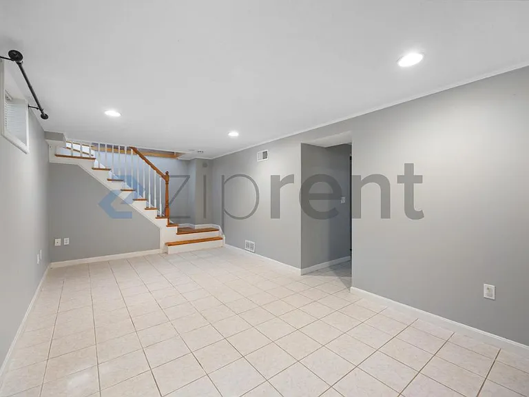 371 Salem St — Photo 17