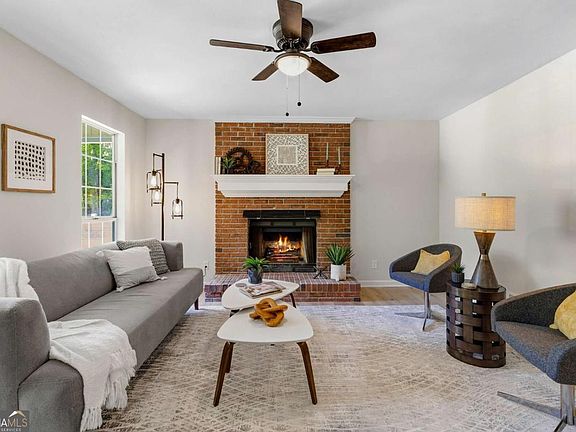 3rd image of 4661 Spring Ridge Dr