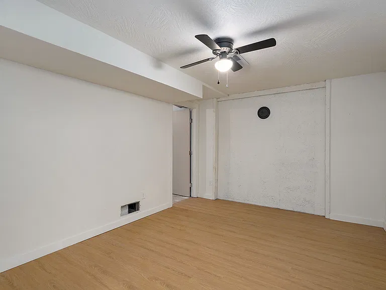 2025 E Battlefield Rd — Photo 32
