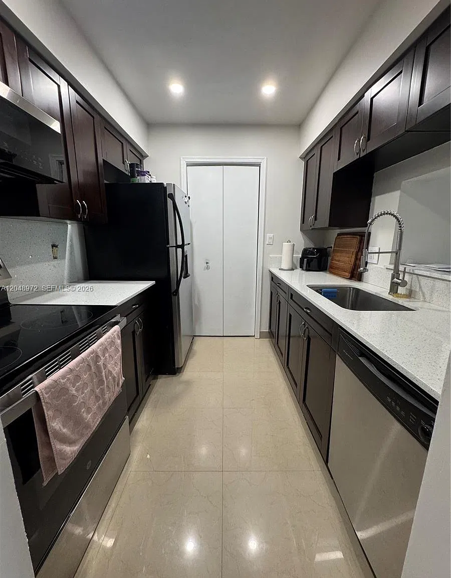 1 bed, 1.0 bath, 780 sqft, $1,800 — Photo 1
