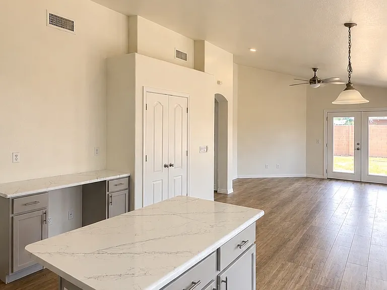 11413 W Overlin Dr — Photo 2