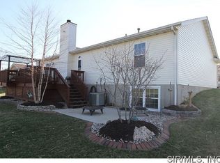 1017 Meadow Lake Dr, Maryville, IL 62062