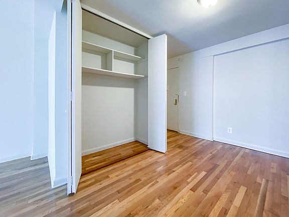 4th image of 310 W 47th St APT 7D