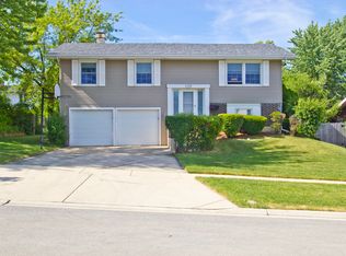 1130 Nottingham Ln, Hoffman Estates, IL 60169