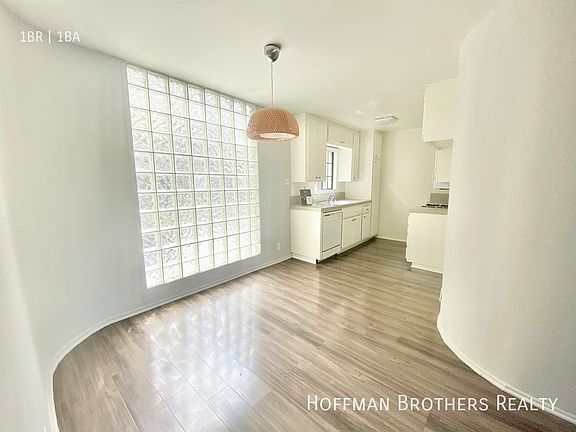 3rd image of 5105 Inglewood Blvd #110