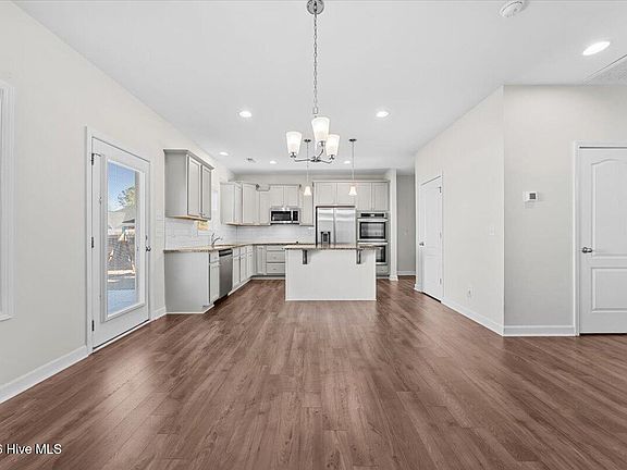 4th image of 3025 Wilton Way